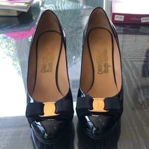 feragamo patent pumps size 8